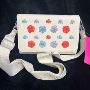☠️💜BETSEY JOHNSON XOSYBIL
ROSE & SKULL CROSSBODY BAG💜☠️NWT